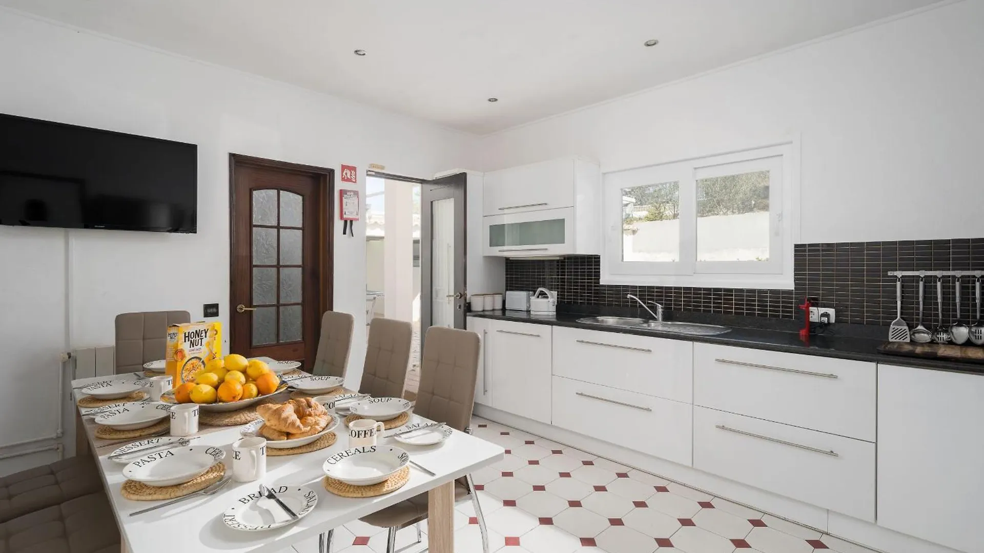Albufeira Family Villa And Pool By Homing